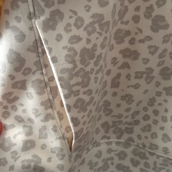 YPB Abercrombie & Fitch “Your Personal Best” Half-Zip Leopard Pullover Size M - Picture 8 of 8